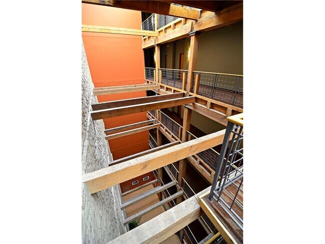 Building Photo - 400 N 1st St