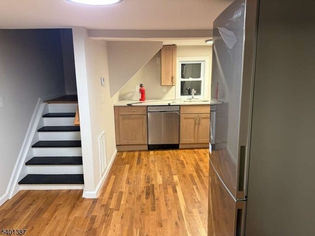 Building Photo - 396 Rea Ave