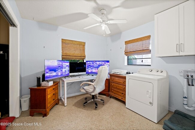 Building Photo - 300 Pelican Dr