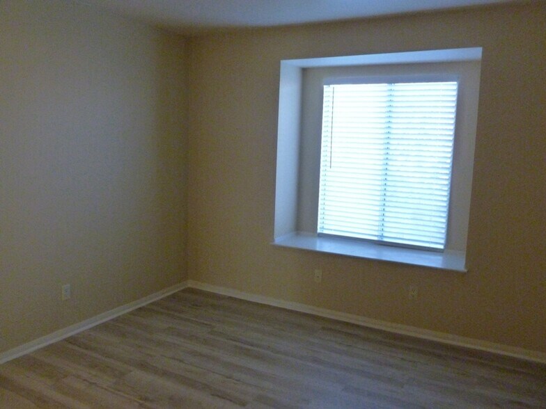 Building Photo - 7300 Pirates Cove Rd