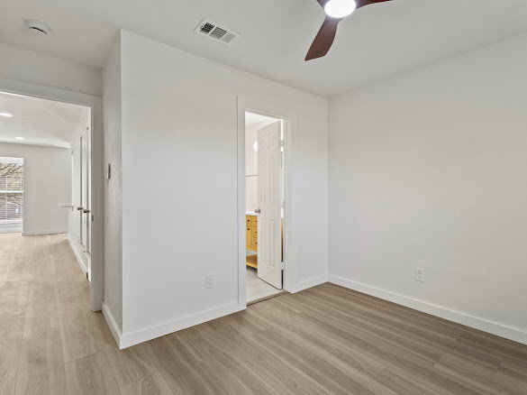 Building Photo - 908 Isbell Rd