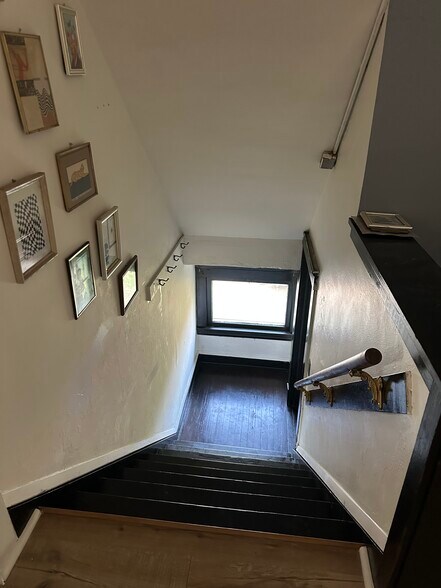 Building Photo - 10815 Drexel Ave