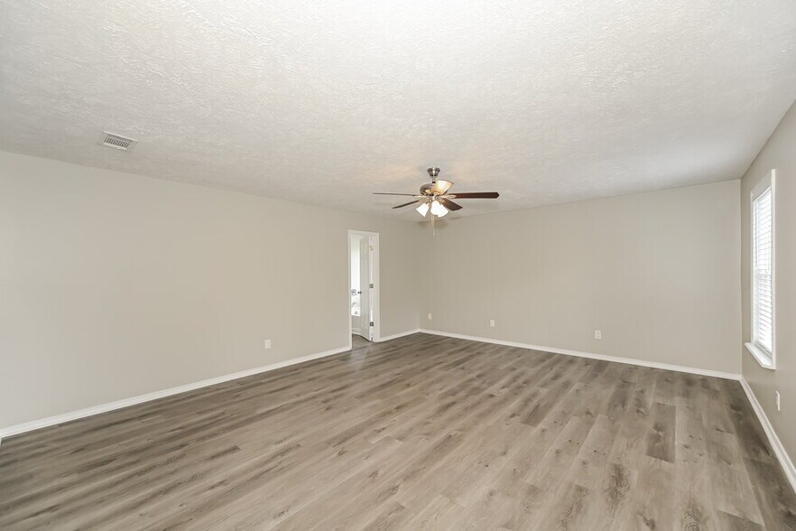 Building Photo - 5625 Dory Dr