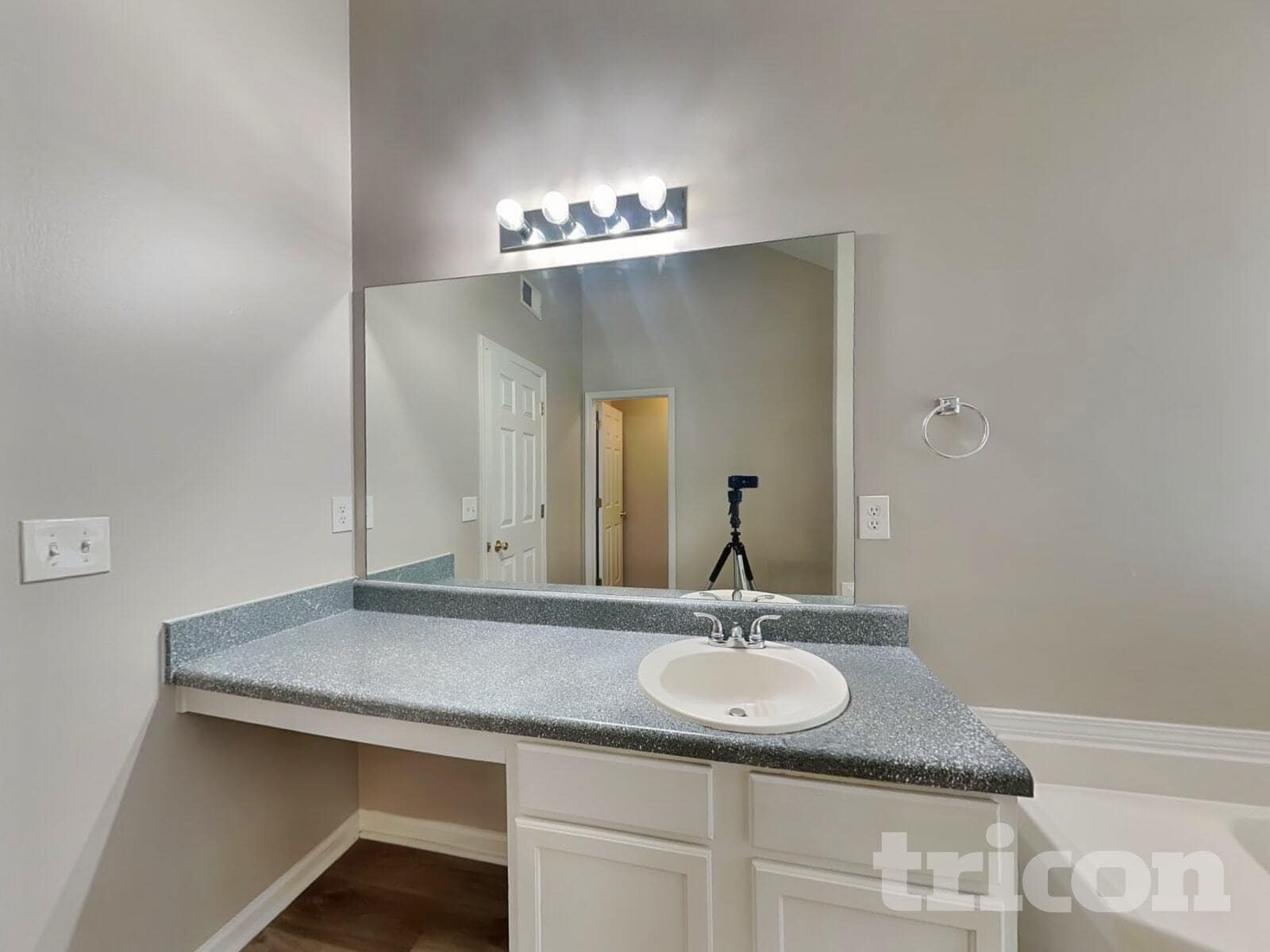 Building Photo - 240 Kings Cove