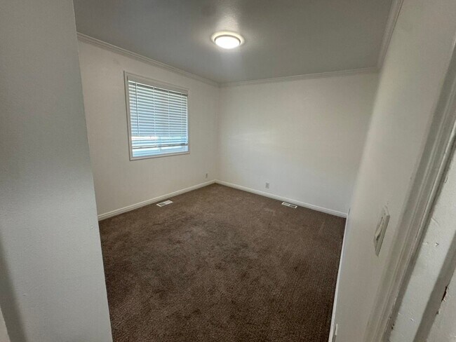 Building Photo - 5972 Roanoke Dr