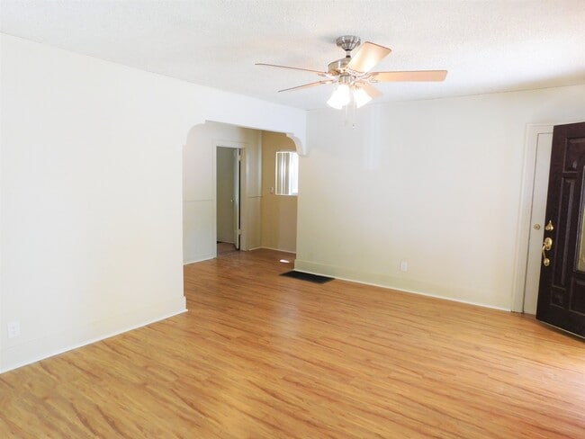 Building Photo - 1250 E Villa St
