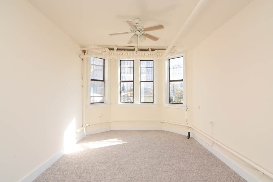 Building Photo - 1542 N Kedzie Ave