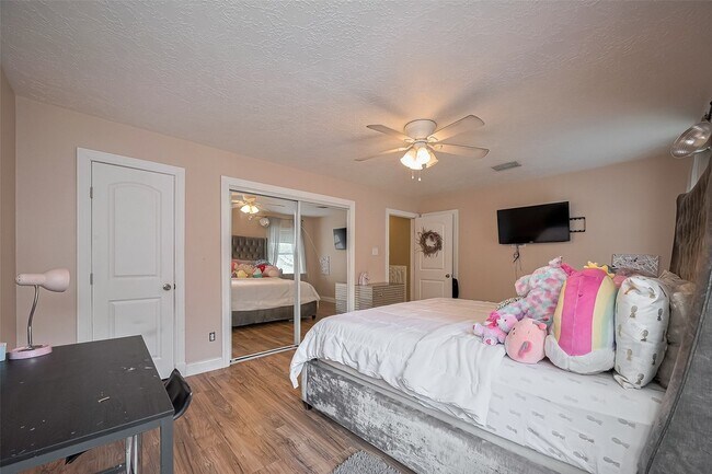 Building Photo - 18914 Hikers Trail Dr