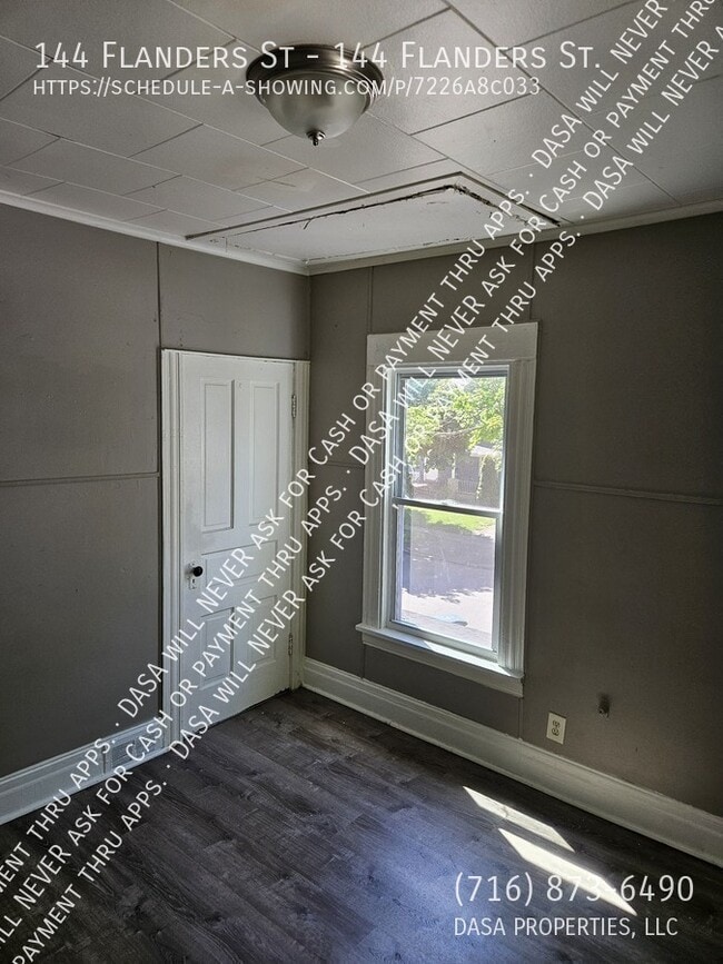 Building Photo - 144 Flanders St