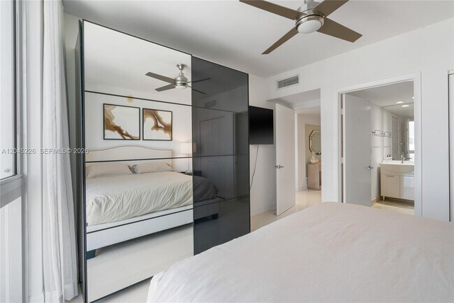 Building Photo - 475 Brickell Ave