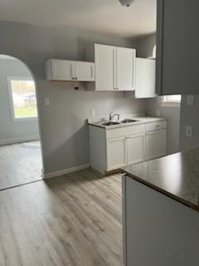 Building Photo - 2 bedroom, 1 bathroom home near Bunn Park $975
