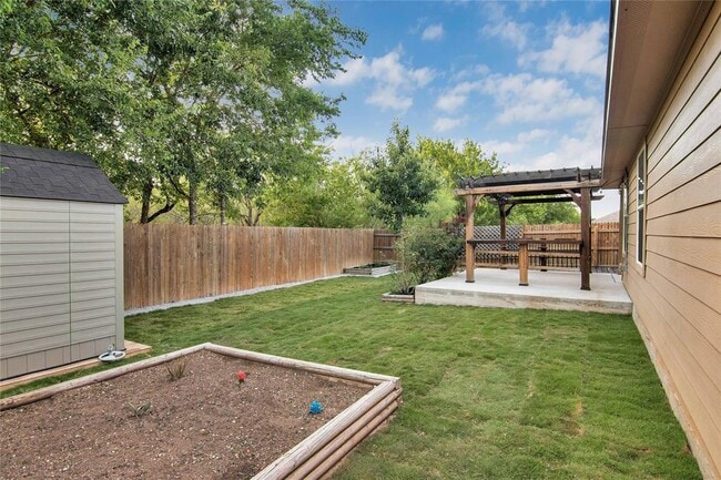 Building Photo - 704 Red Tails Dr