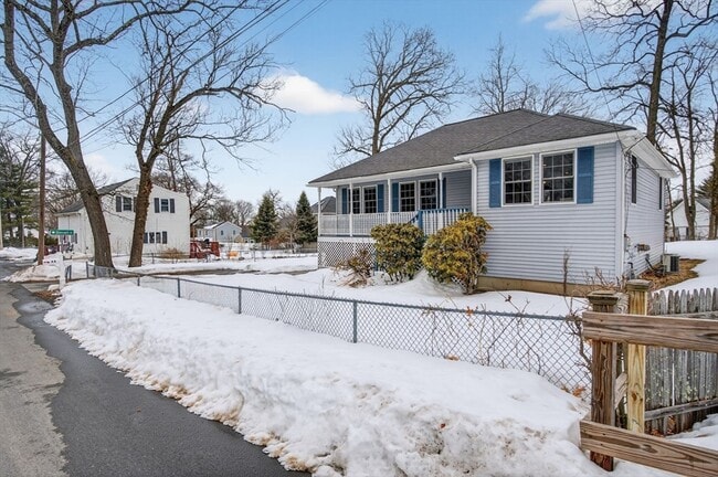 Building Photo - 23 Cady St