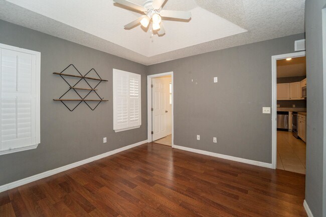 Building Photo - 841 Helen St