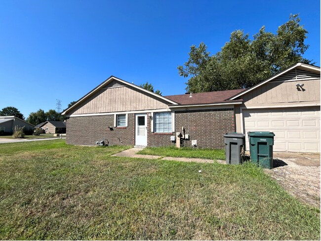 Building Photo - 6959 Tulip Trail Dr
