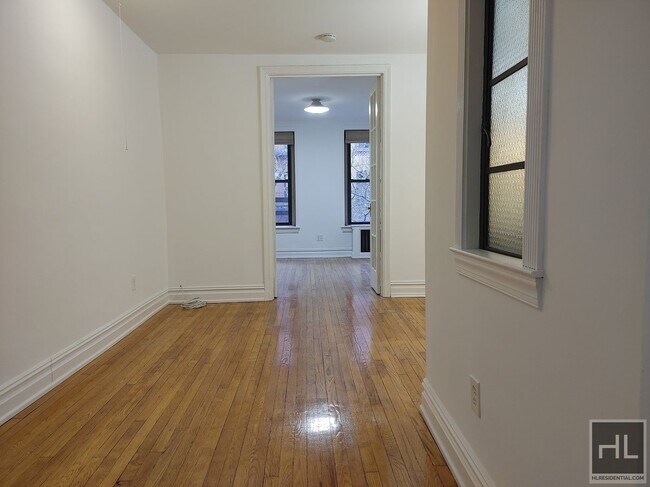 Building Photo - 211 E 88th St