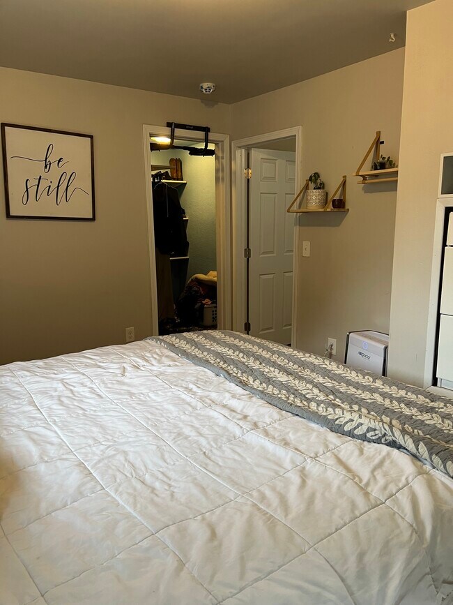 Building Photo - 2344 Northlake Way NW