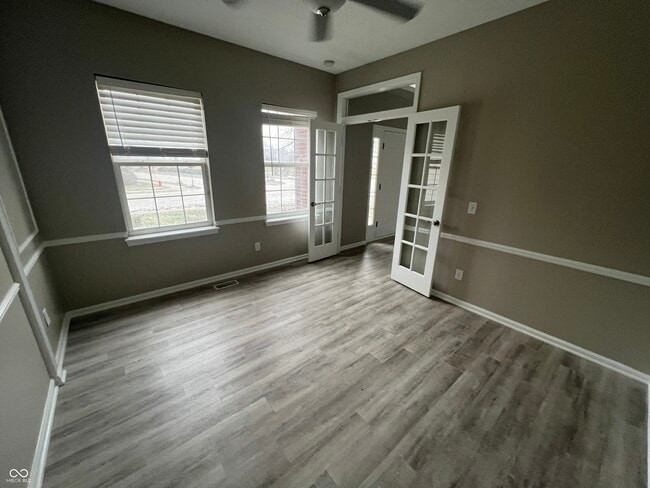 Building Photo - 344 W Columbine Ln