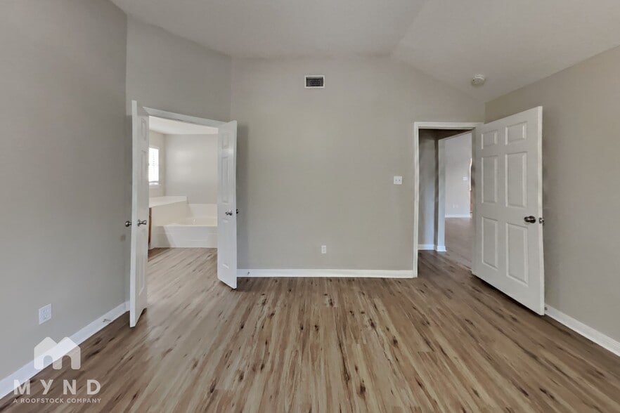 Building Photo - 598 Orangewood Dr