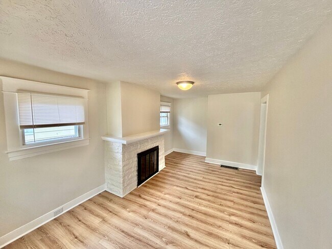 Building Photo - 3911 Larkwood Ave