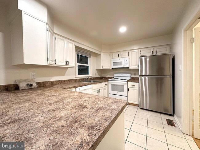 Building Photo - 7519 Heatherton Ln