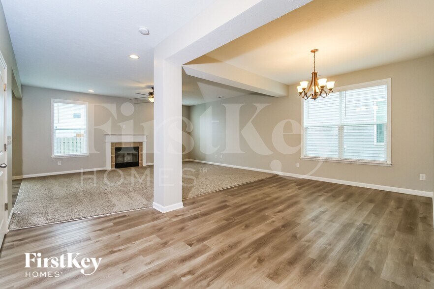 Building Photo - 5767 Blue Sky Dr