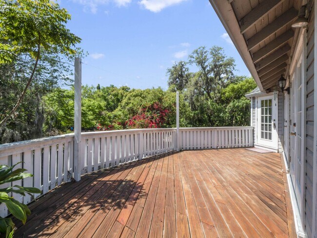 Building Photo - Charming 1/1 condo near Lake Virginia