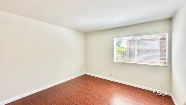 Building Photo - Lovely Downstairs, Entry Level Condo Unit with Garage and Private Yard Space in Downtown Fallbrook!