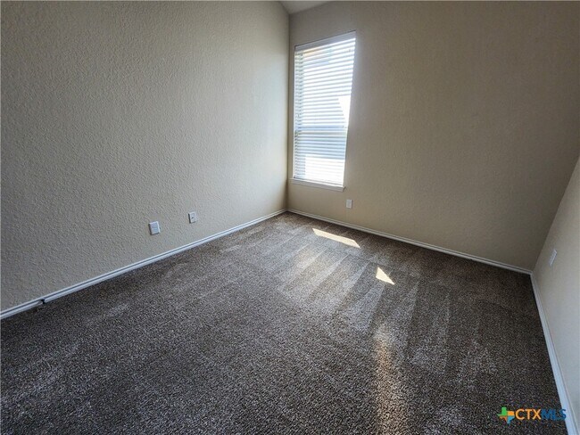Building Photo - 538 Creekside Cir