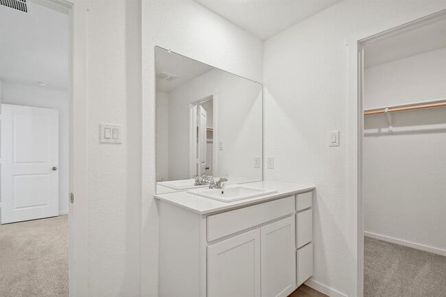 Building Photo - 2413 Legends Crk