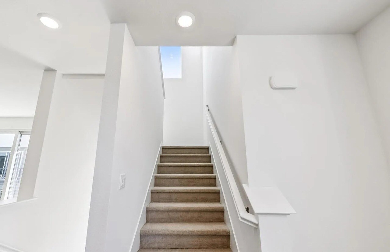 Building Photo - 818 Redberry Way