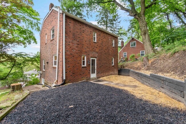 Building Photo - READY FOR MOVE IN! Don't miss this UPDATED 3-bedroom in Forest Hills!
