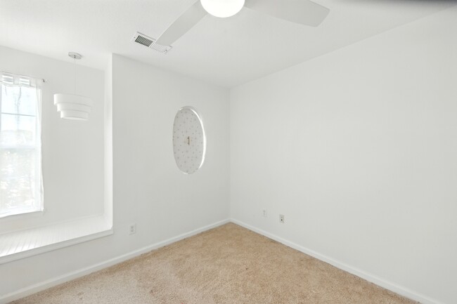 Building Photo - 3018 Silver Charm Cir