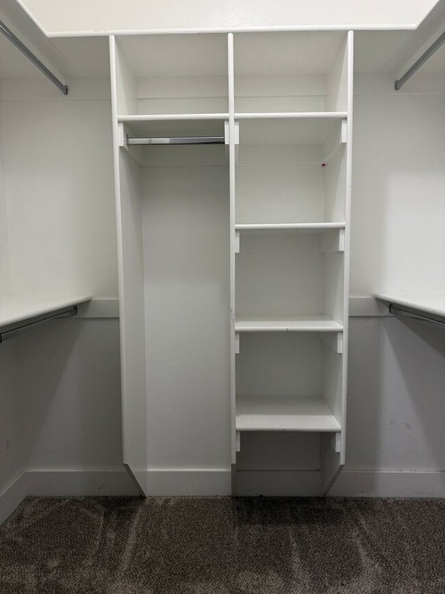 Building Photo - 694 S Saturn Ave