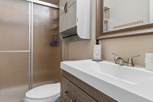 Building Photo - 407 Greenfield Rd