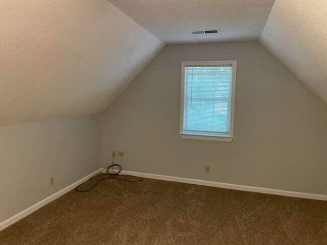 Building Photo - 12 Thomas Crossing Dr