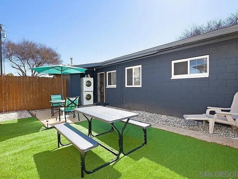 Building Photo - 1380 Grove Ave