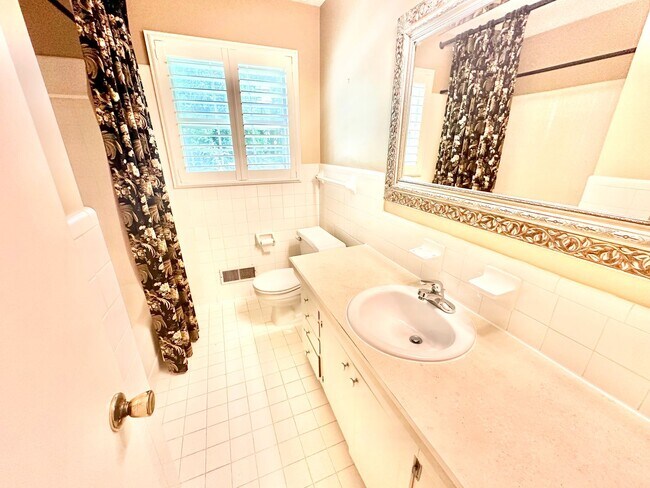 Building Photo - 621 Hanover Ct