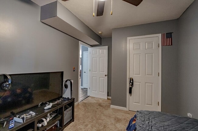 Building Photo - 511 Henry St