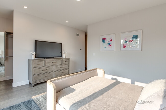 Building Photo - 1304 N Lawndale Ave