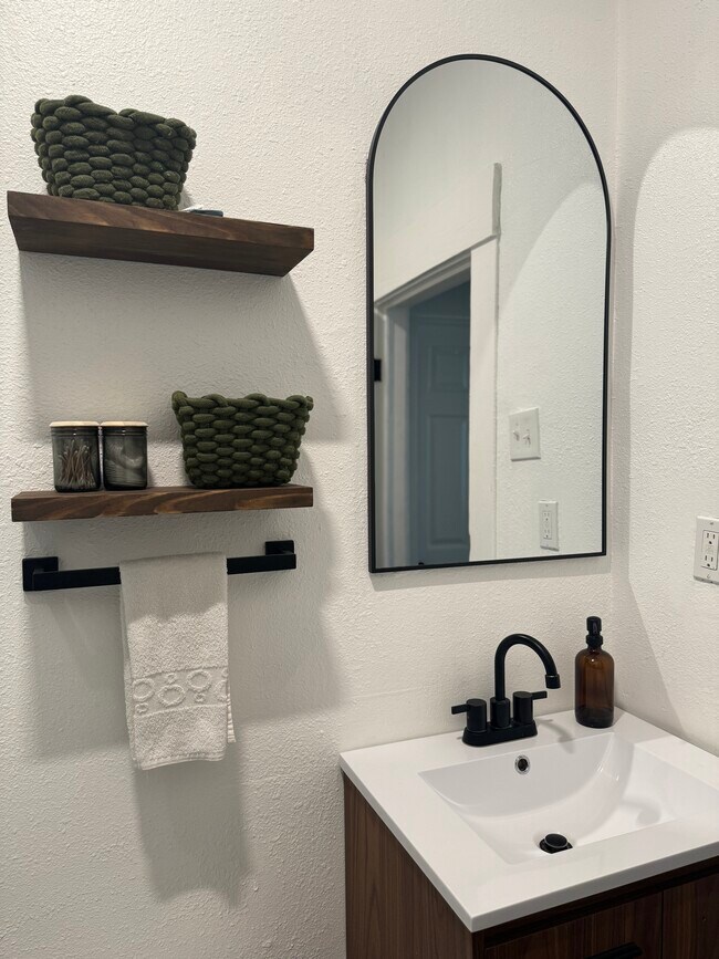 Building Photo - 5006 Hardy St