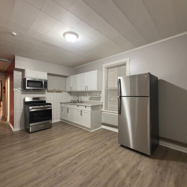 Building Photo - 4232 S California Ave