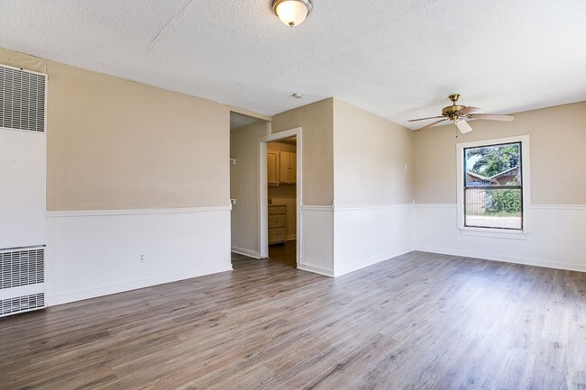 Building Photo - NOW AVAILABLE - Cozy Rental + Affordable Pricing Near Downtown San Angelo!