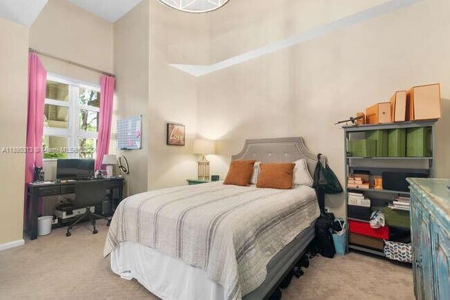 Building Photo - 403 S Sapodilla Ave