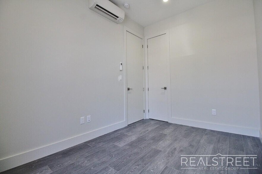 Building Photo - NEW & Spacious Modern 1 BED in Bed Stuy