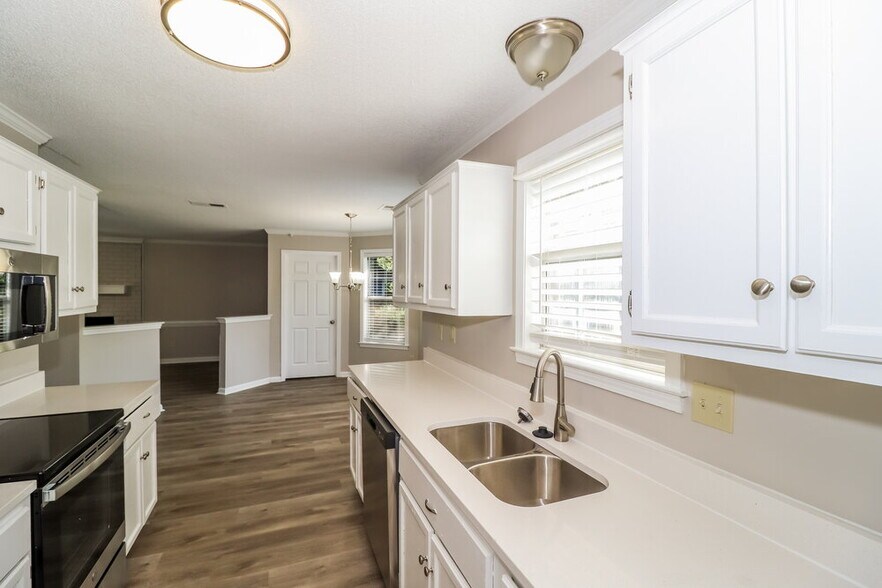 Building Photo - 2535 Clydes Place Cove