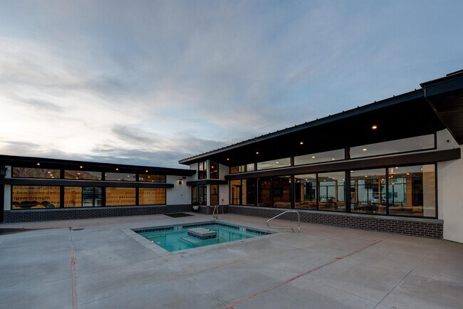 Building Photo - 556 E 250 N