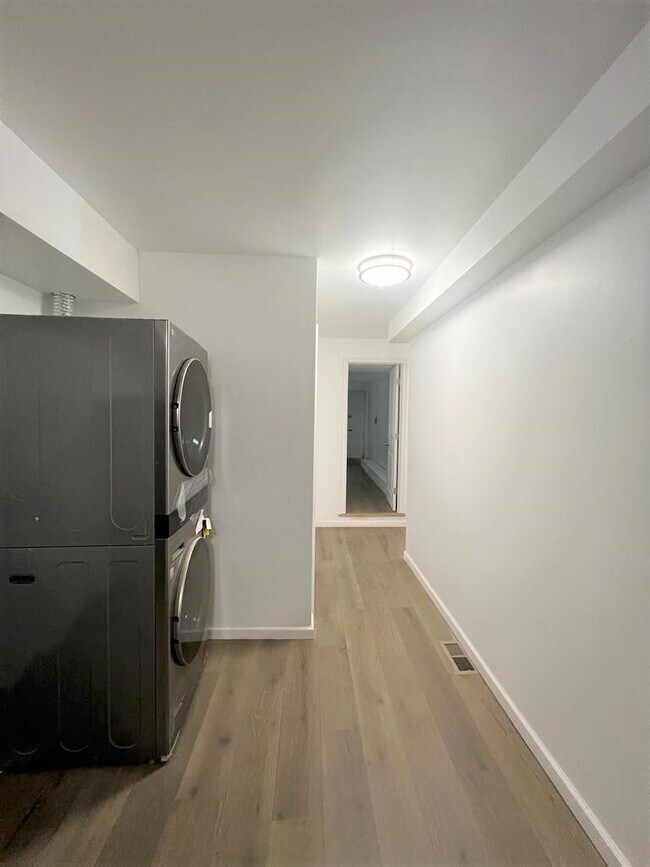 Building Photo - 1015 Spruce St