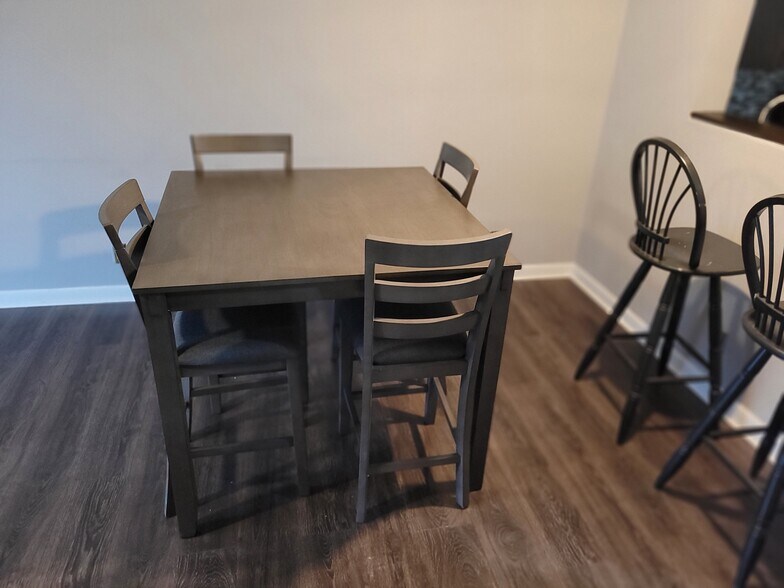 Dining - 1390 Hunters Rd