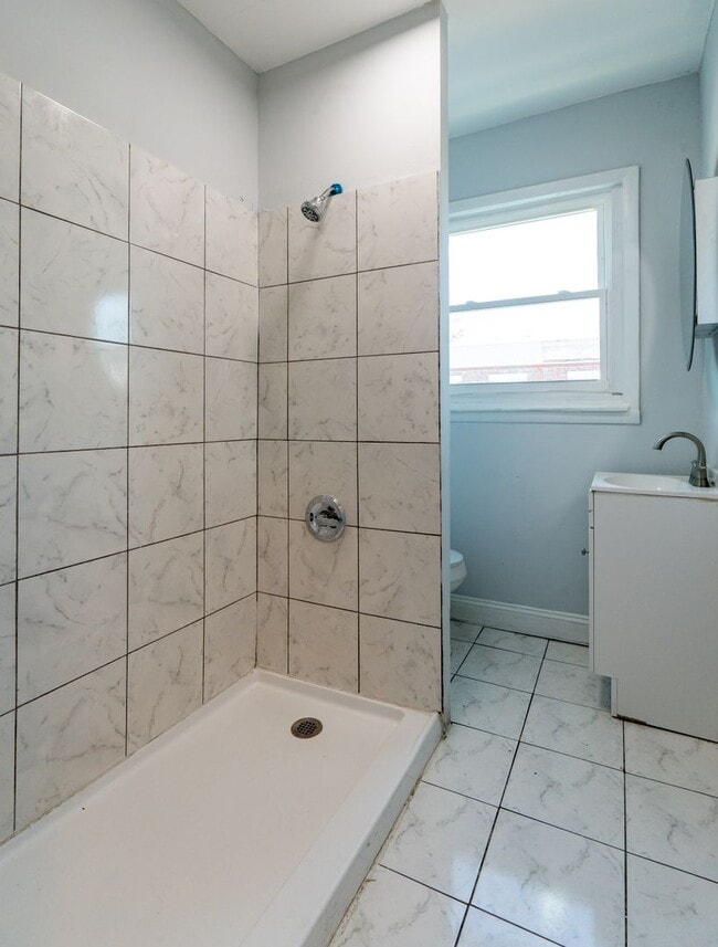Building Photo - Lovely 2 bedroom